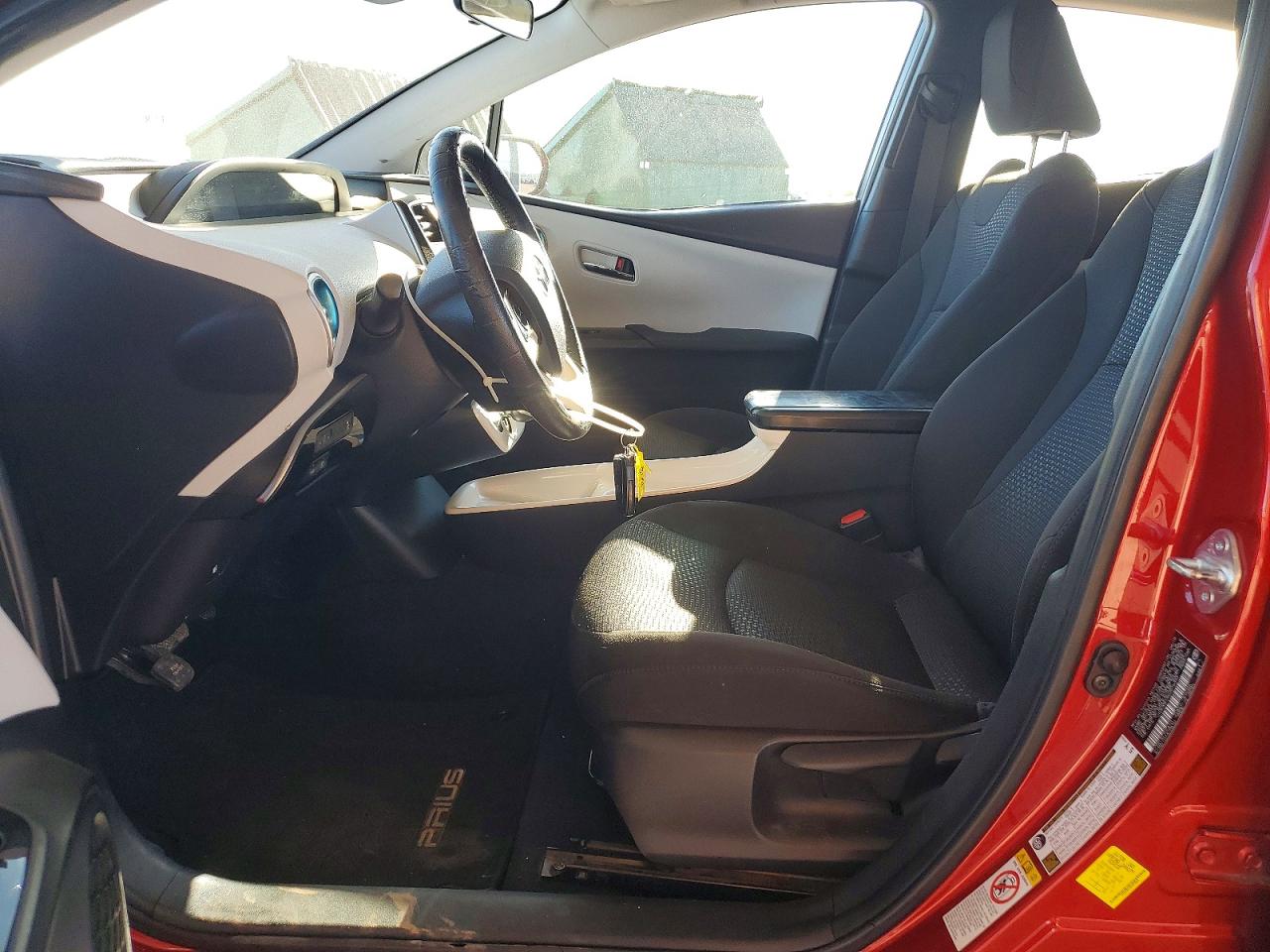 2016 TOYOTA PRIUS THREE photo 7