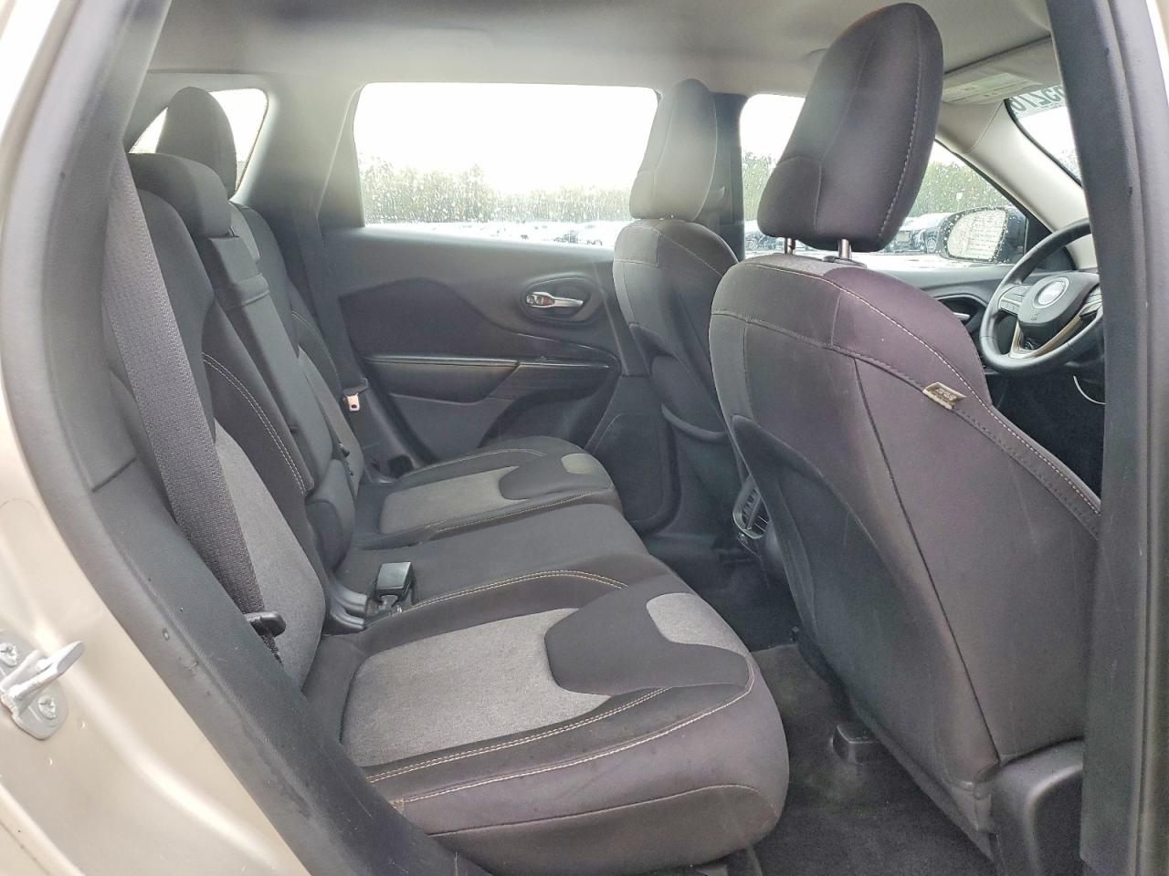 2015 JEEP CHEROKEE SPORT photo 31