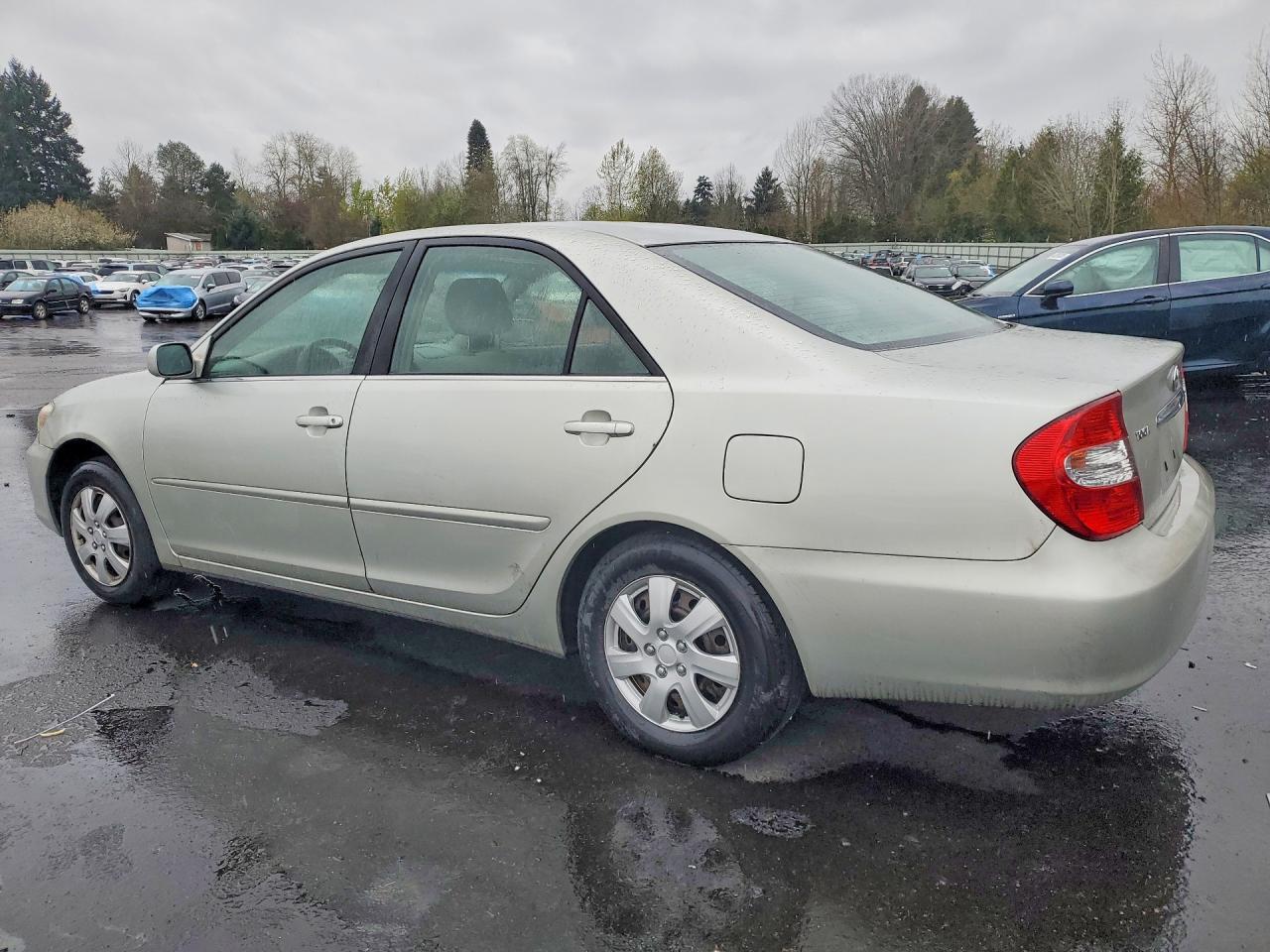 2002 TOYOTA CAMRY LE photo 4