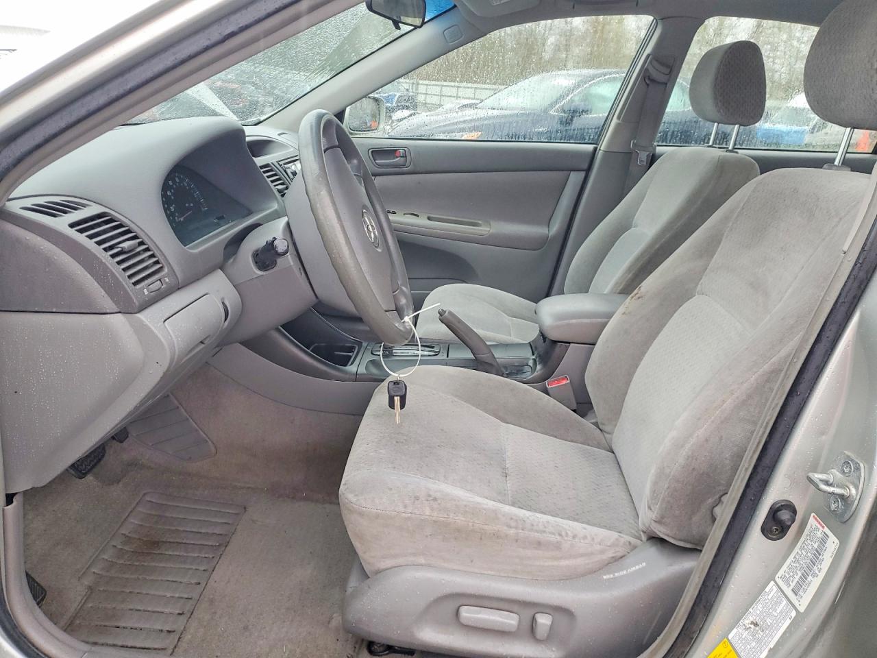 2002 TOYOTA CAMRY LE photo 19