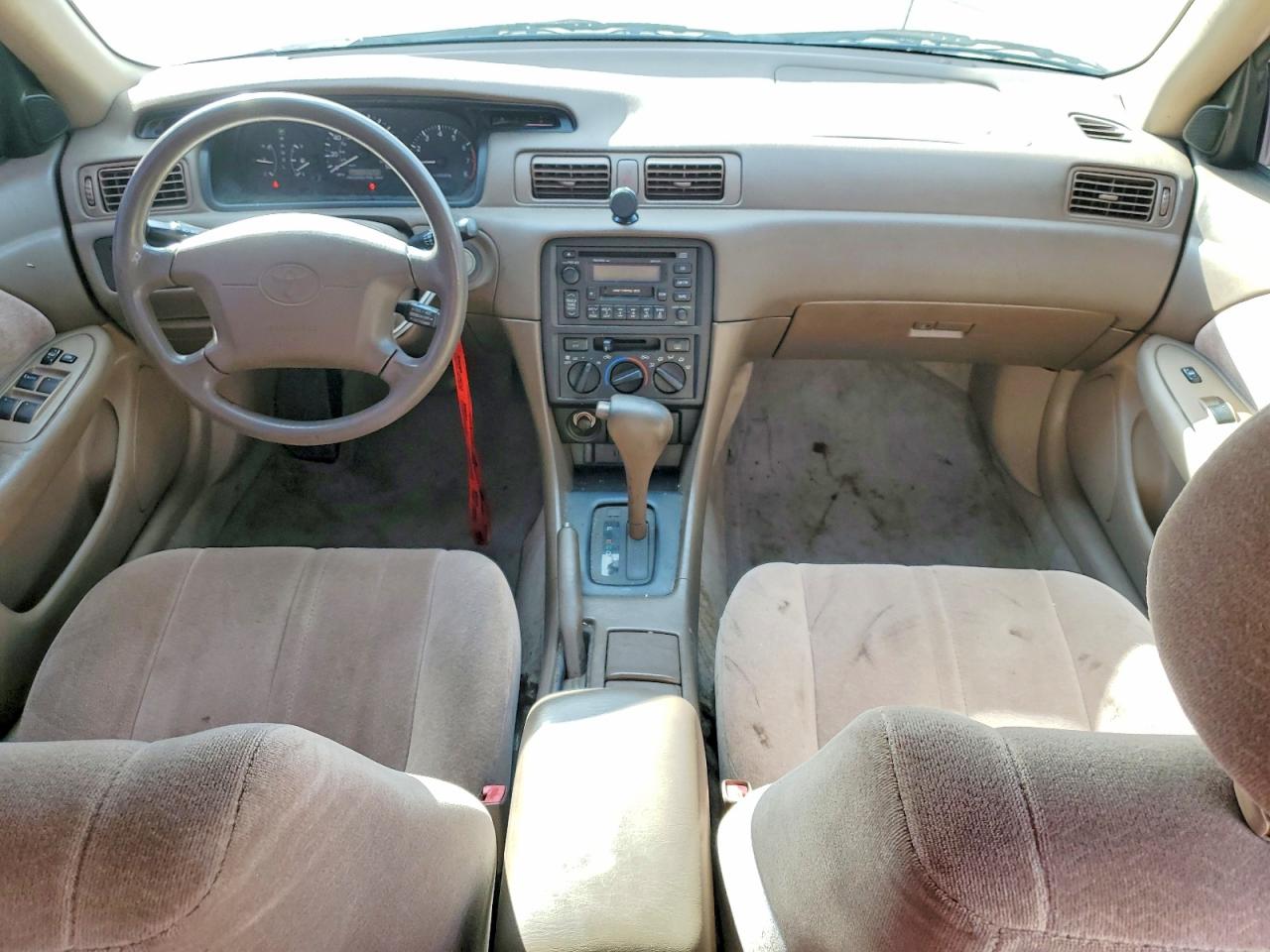 1999 TOYOTA CAMRY LE photo 8