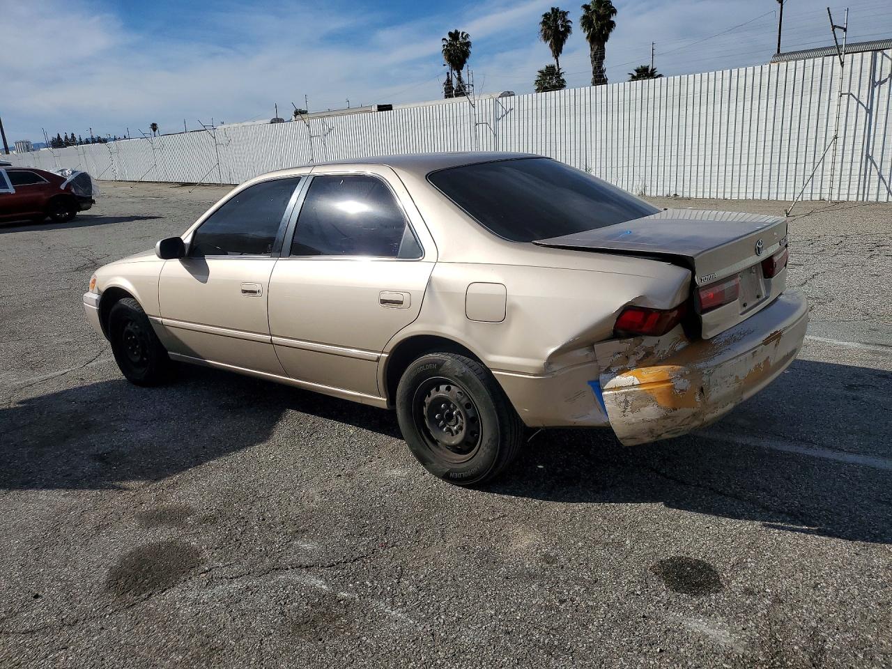 1999 TOYOTA CAMRY LE photo 2
