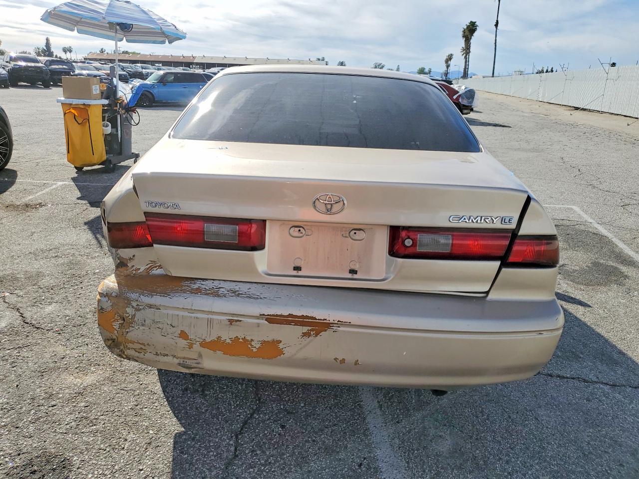 1999 TOYOTA CAMRY LE photo 6