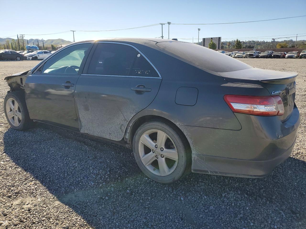2011 TOYOTA CAMRY SE photo 3