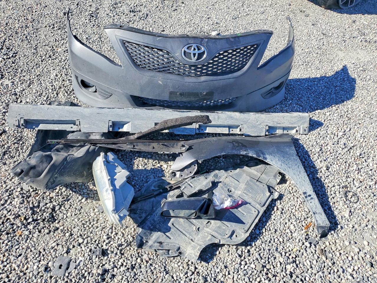 2011 TOYOTA CAMRY SE photo 23