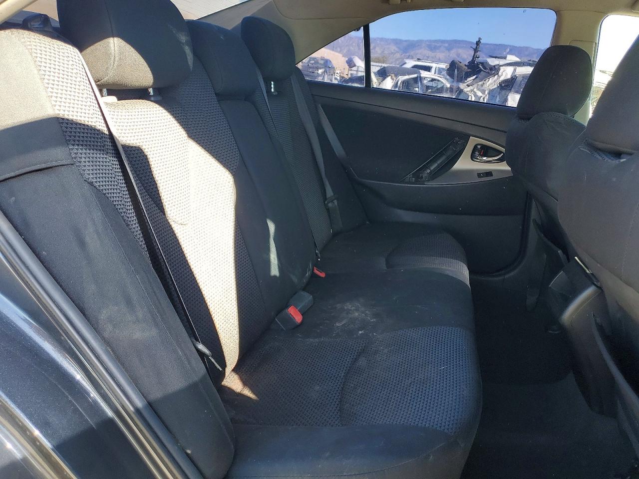 2011 TOYOTA CAMRY SE photo 19