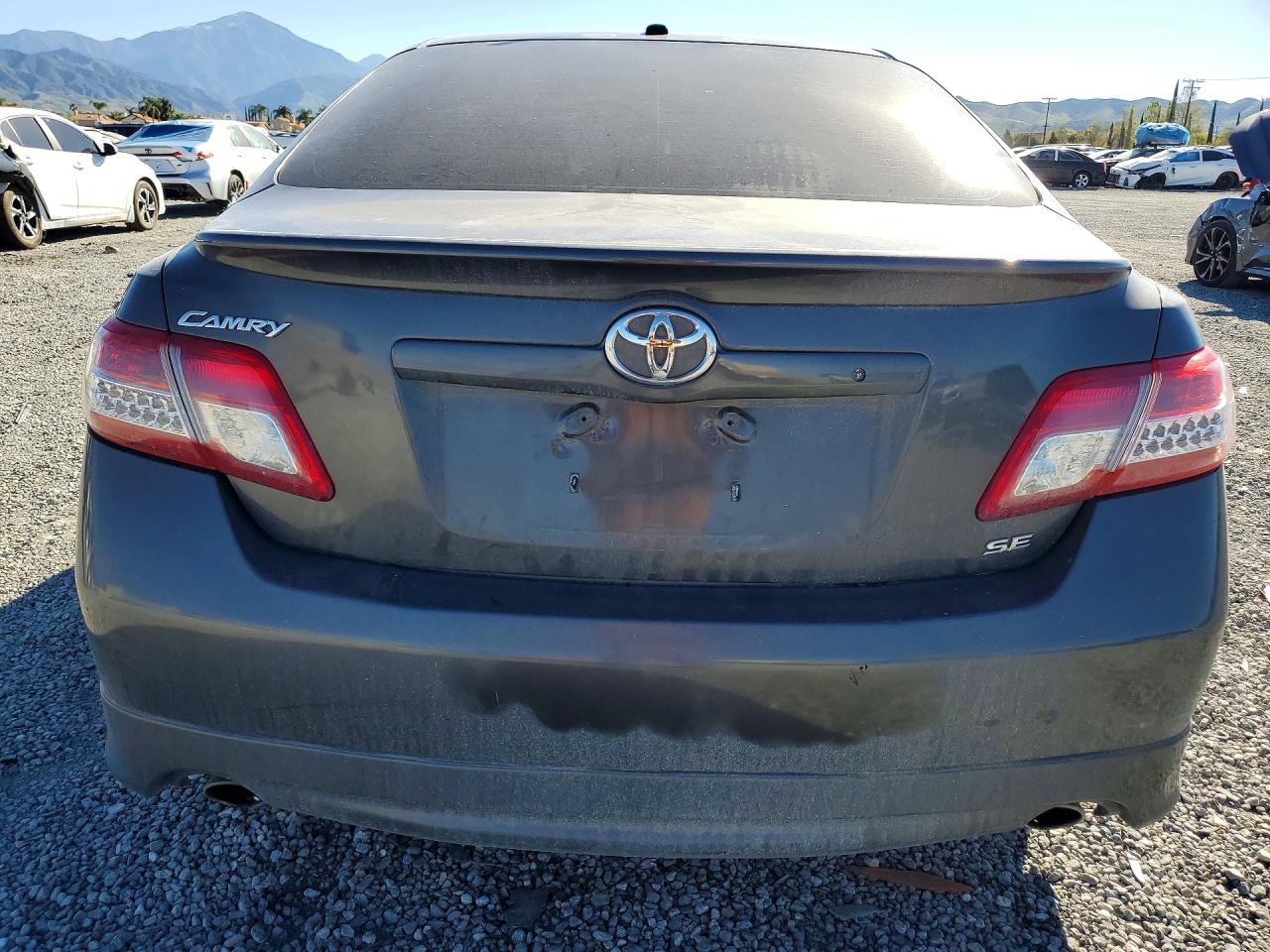 2011 TOYOTA CAMRY SE photo 11