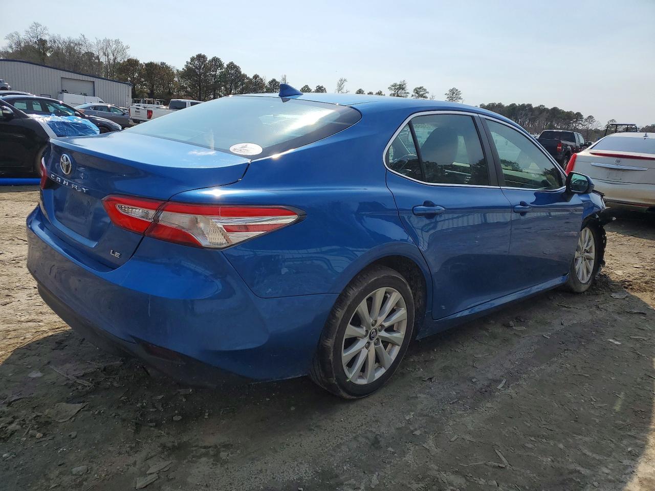 2020 TOYOTA CAMRY LE photo 7