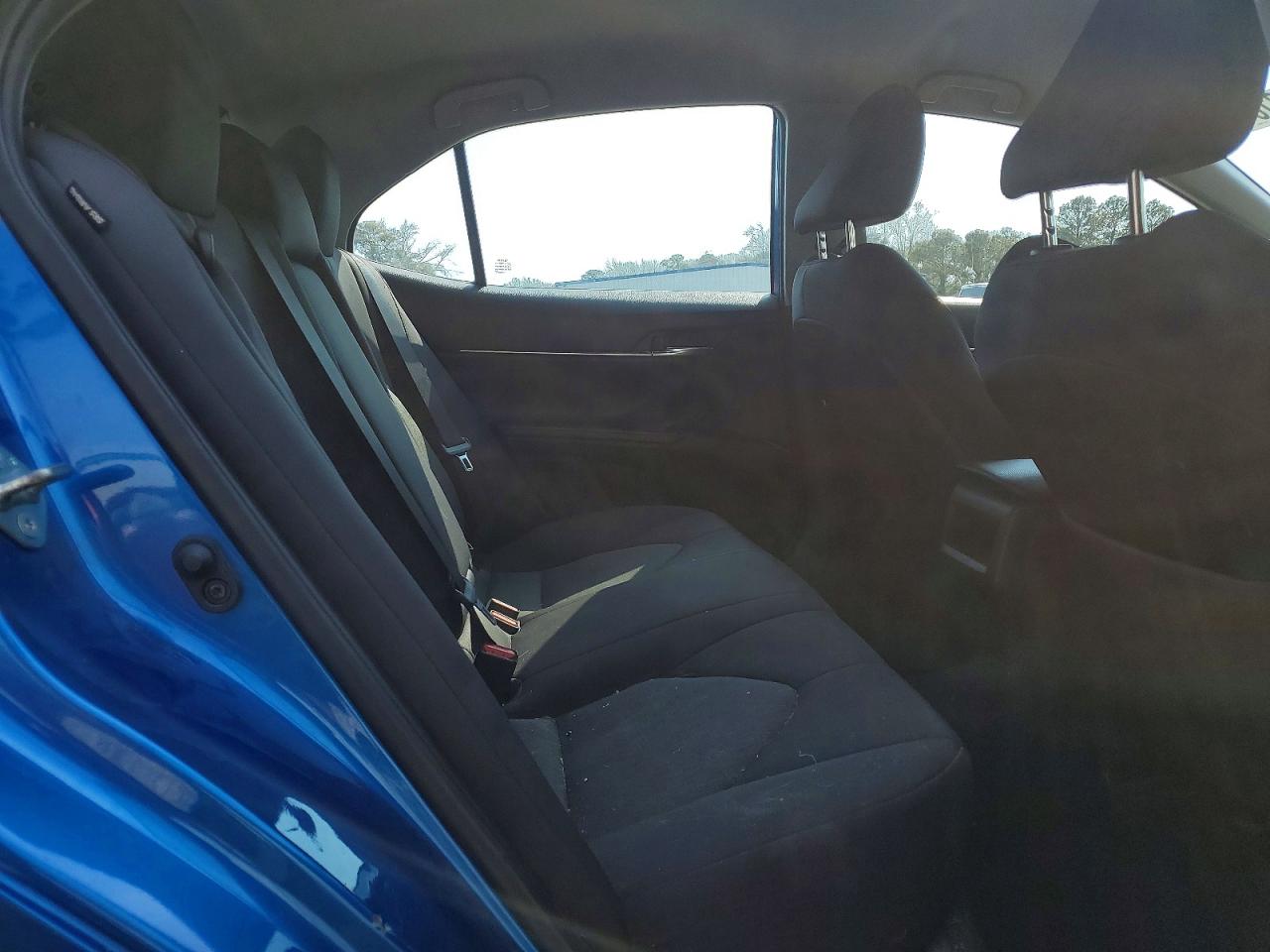 2020 TOYOTA CAMRY LE photo 28