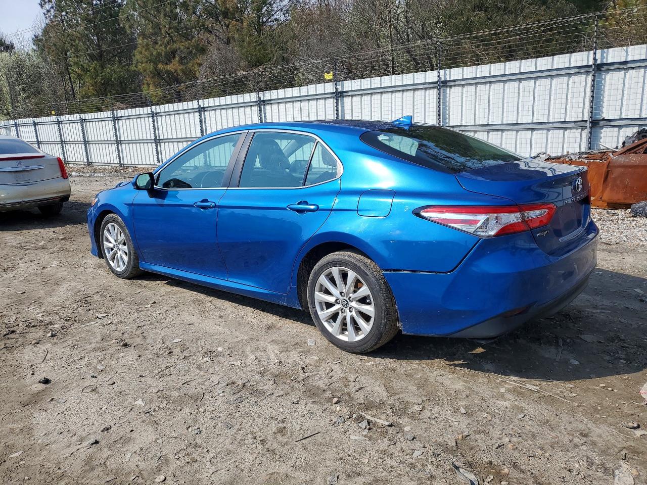 2020 TOYOTA CAMRY LE photo 4