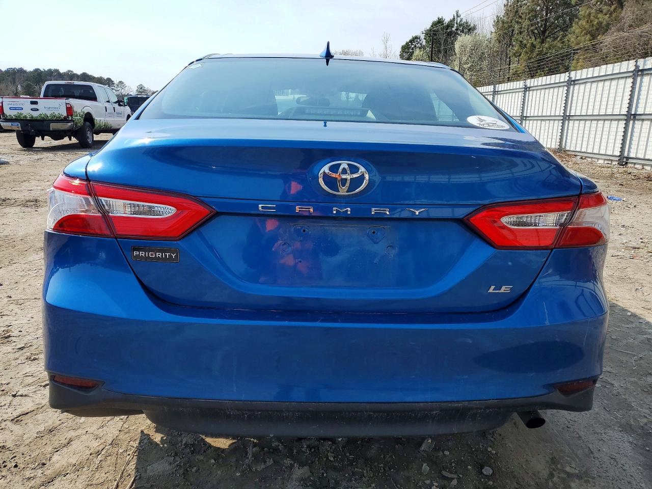 2020 TOYOTA CAMRY LE photo 16