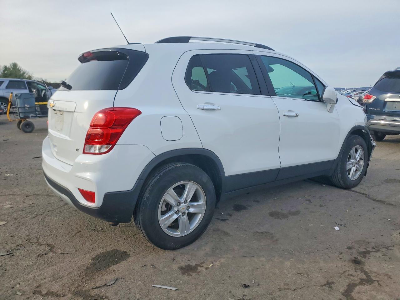 2018 CHEVROLET TRAX 1LT photo 3