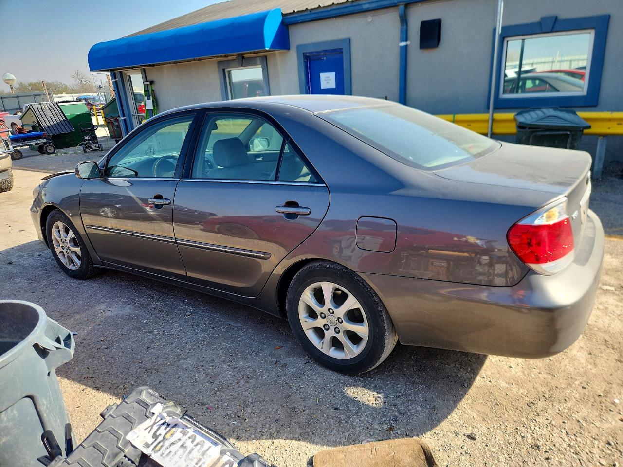 2005 TOYOTA CAMRY XLE V6 photo 2