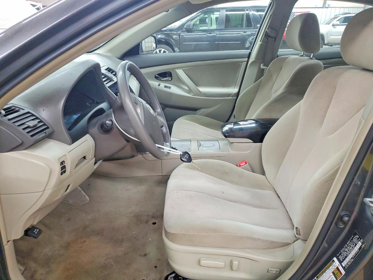 2011 TOYOTA CAMRY LE photo 13