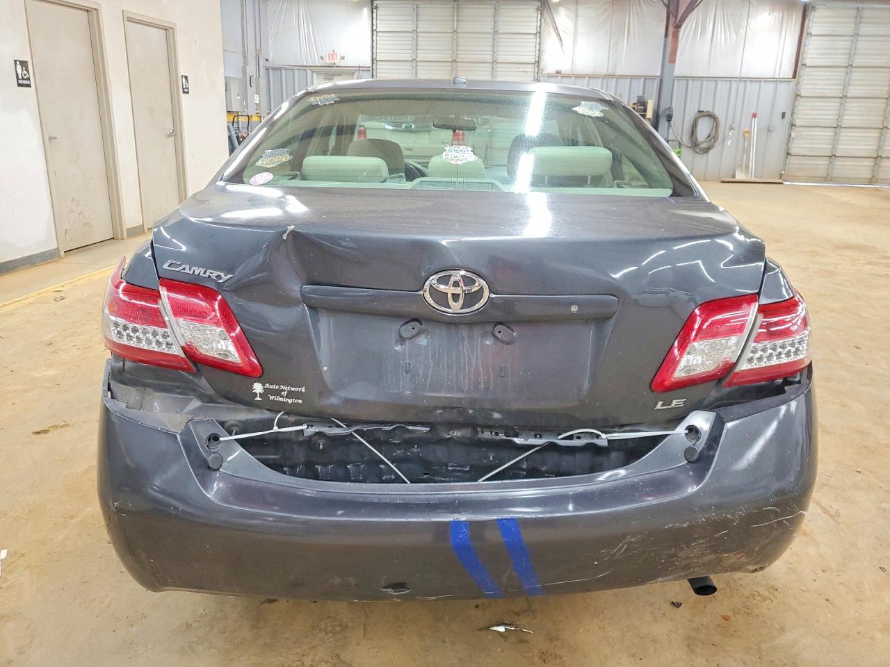 2011 TOYOTA CAMRY LE photo 11