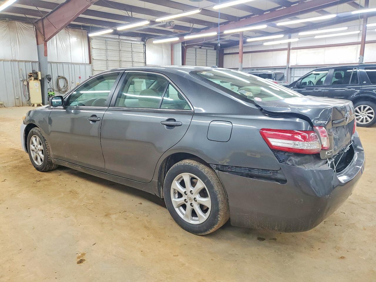 2011 TOYOTA CAMRY LE photo 3