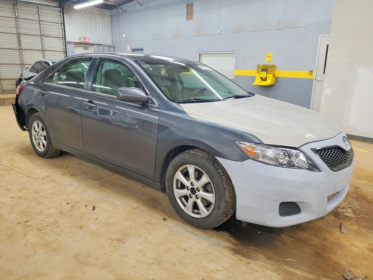 2011 TOYOTA CAMRY LE photo 7
