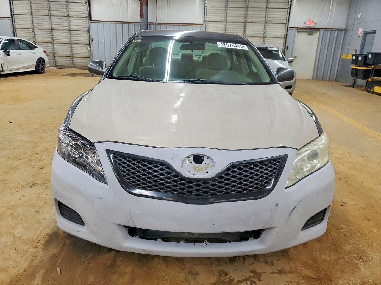 2011 TOYOTA CAMRY LE photo 9
