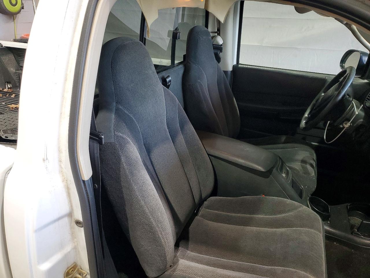 2003 DODGE DAKOTA SXT photo 28