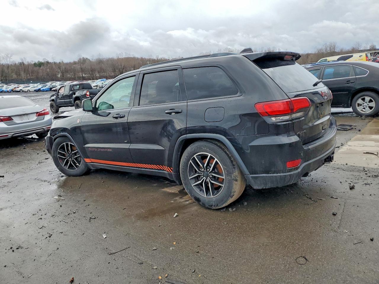 2020 JEEP GRAND CHEROKEE TRAILHAWK photo 2