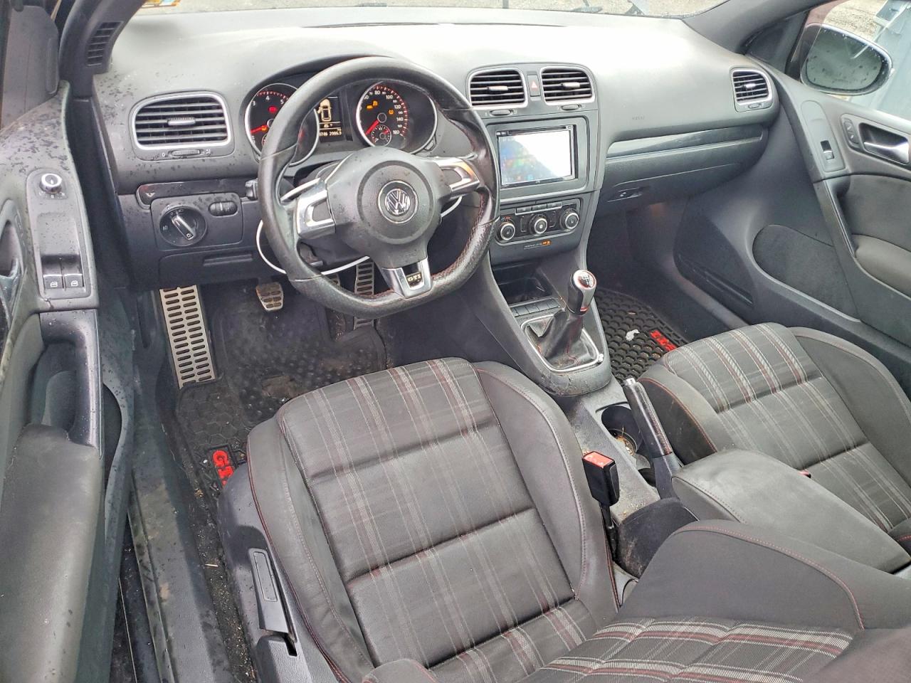 2013 VOLKSWAGEN GTI photo 15