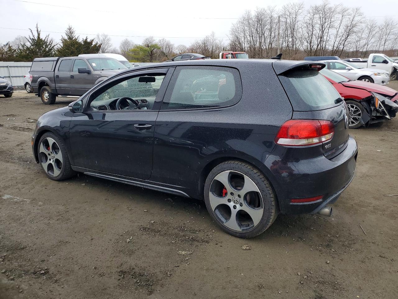 2013 VOLKSWAGEN GTI photo 3