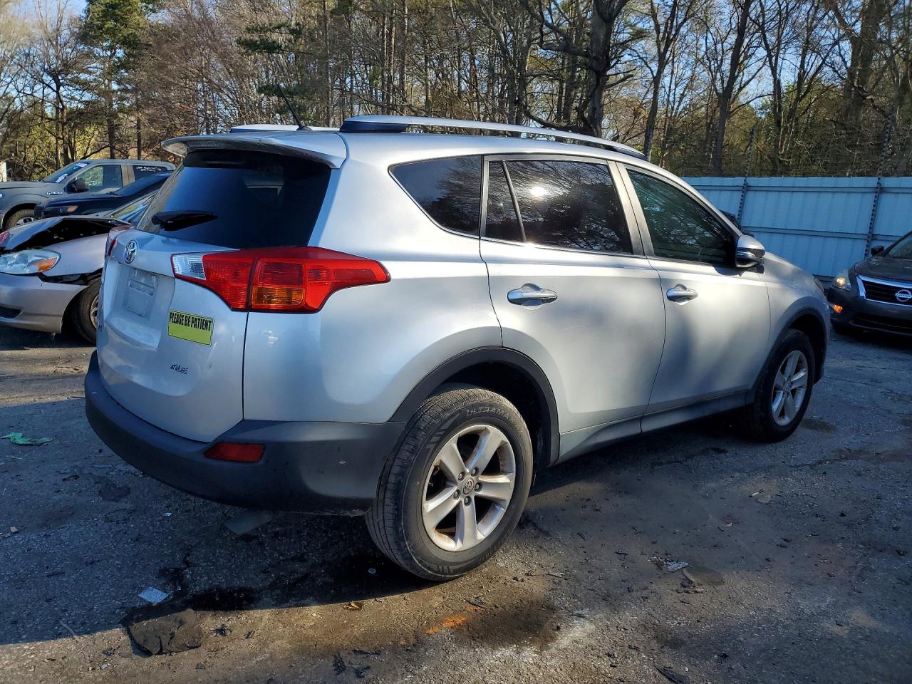 2013 TOYOTA RAV4 XLE photo 5