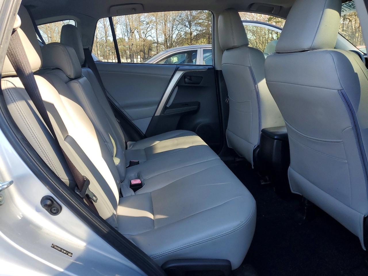 2013 TOYOTA RAV4 XLE photo 19