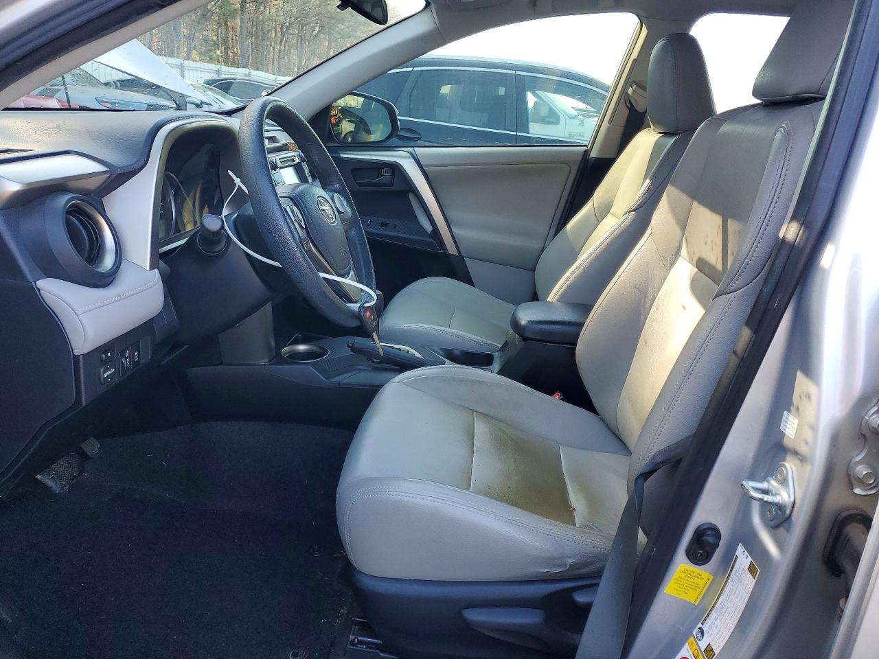 2013 TOYOTA RAV4 XLE photo 13