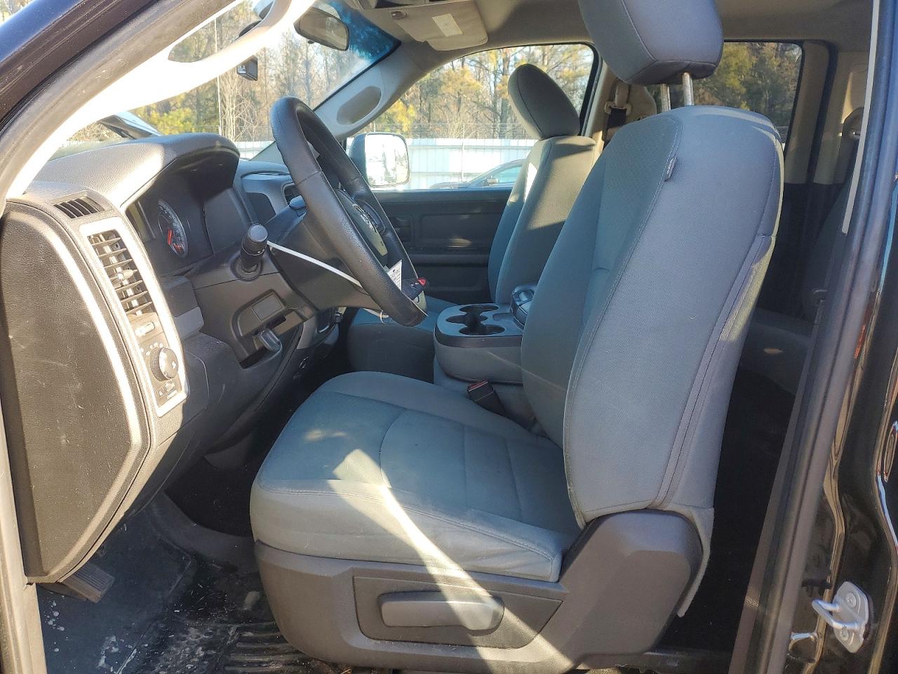 2017 RAM 1500 ST photo 7