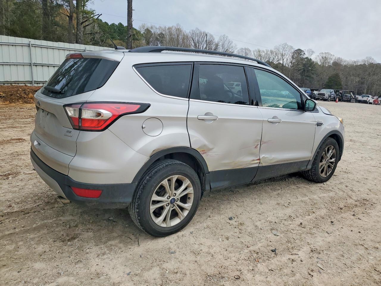2017 FORD ESCAPE SE photo 3