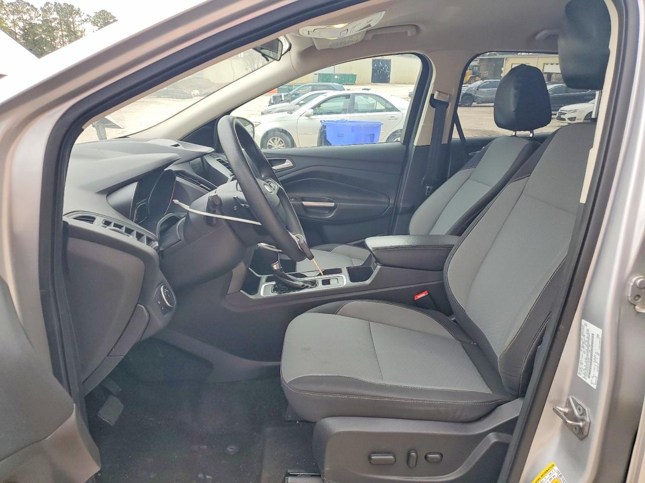 2017 FORD ESCAPE SE photo 7