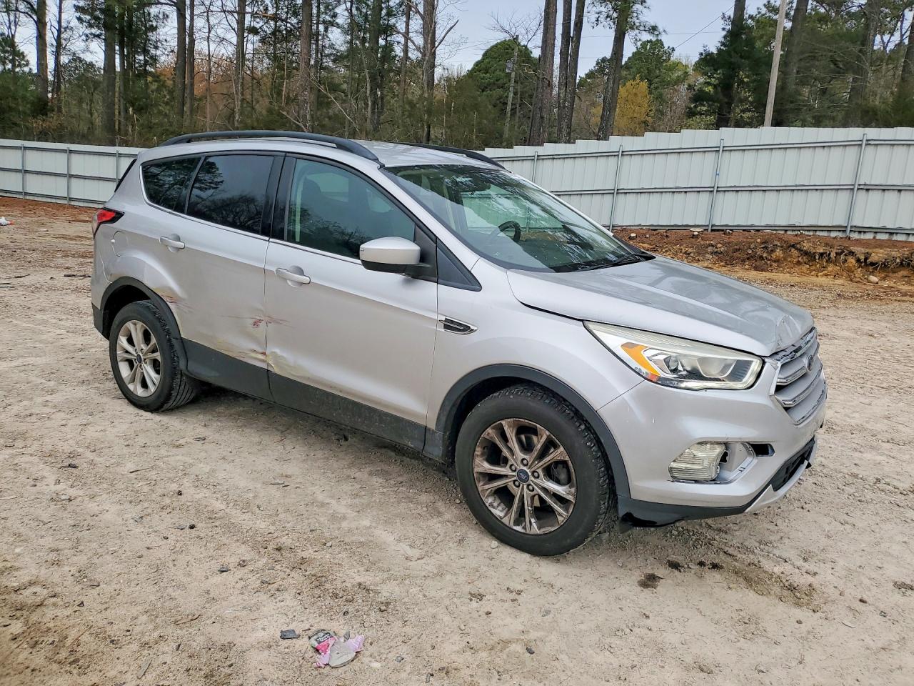 2017 FORD ESCAPE SE photo 4