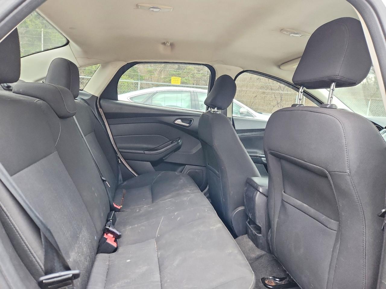 2015 FORD FOCUS SE photo 10