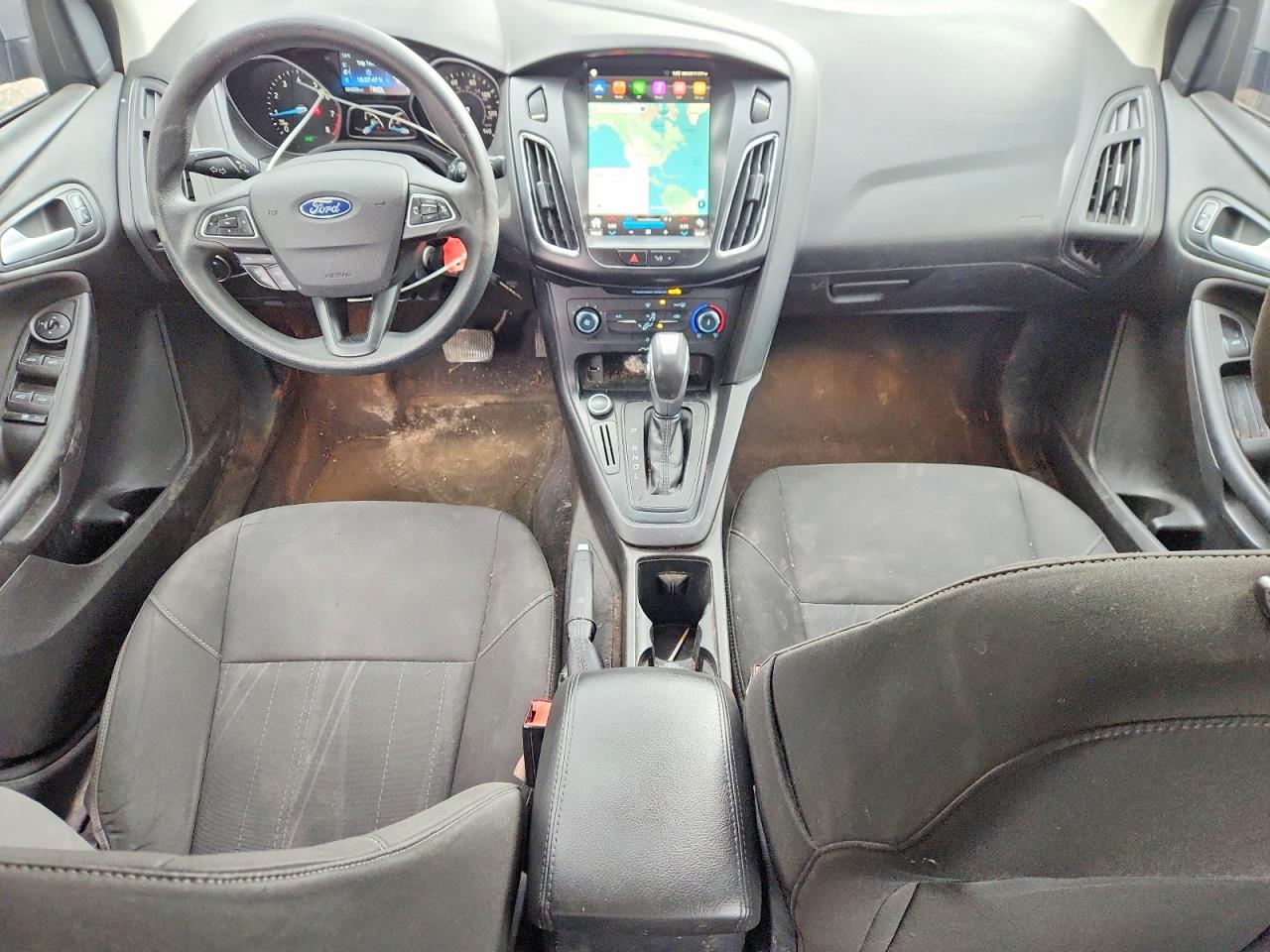 2015 FORD FOCUS SE photo 8