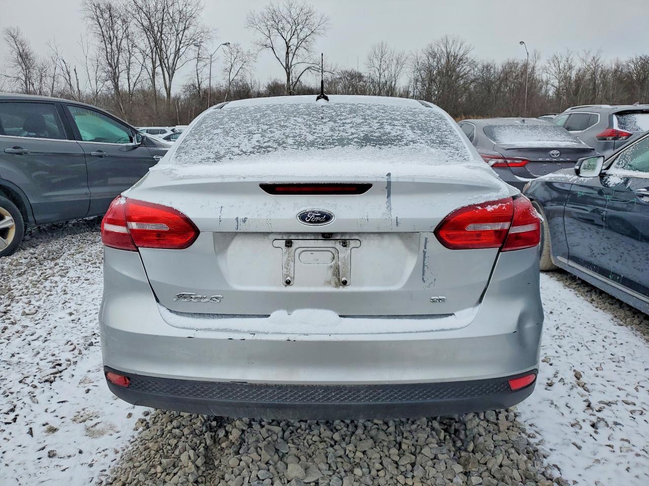 2015 FORD FOCUS SE photo 6