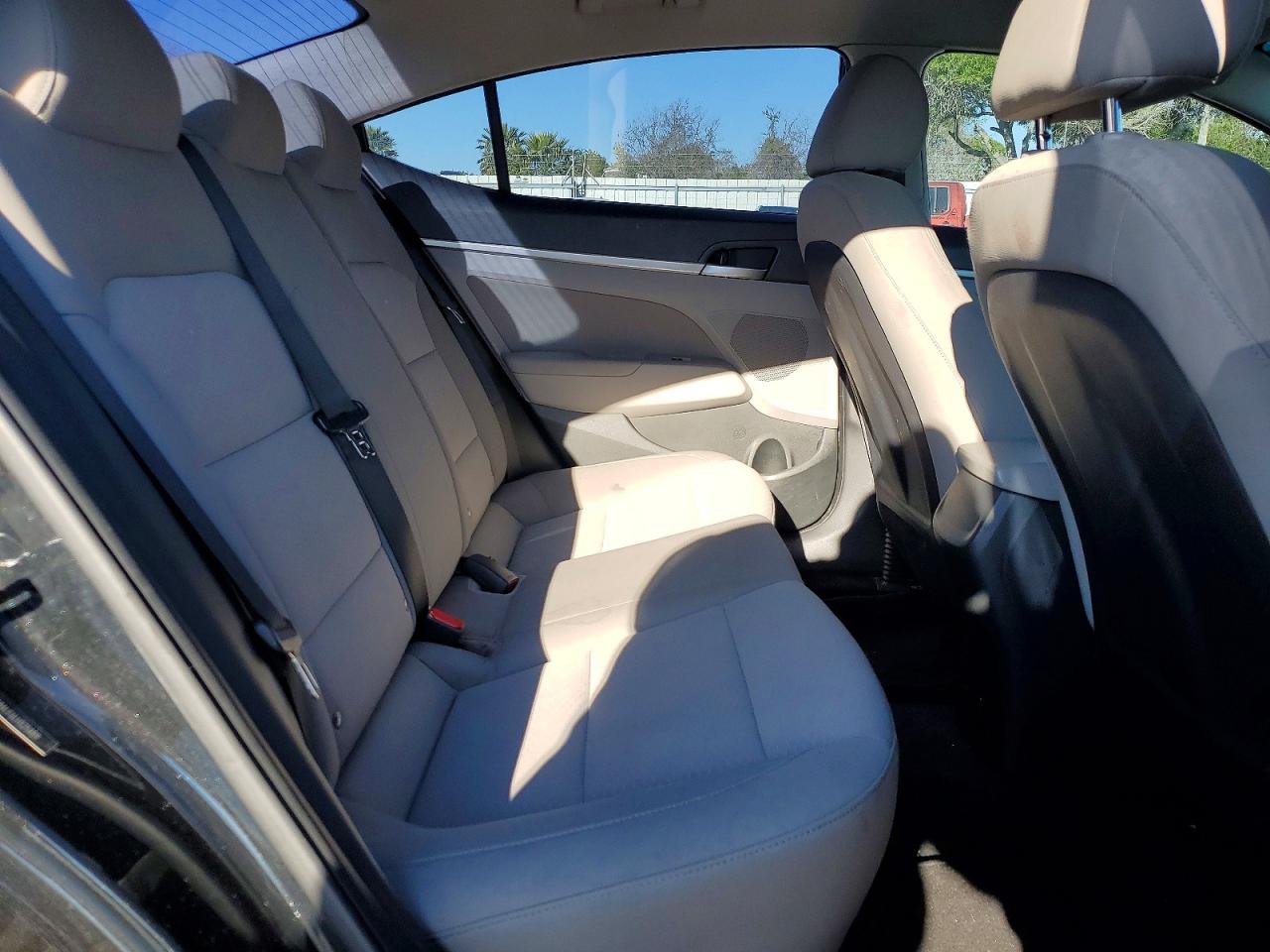 2020 HYUNDAI ELANTRA SEL photo 10