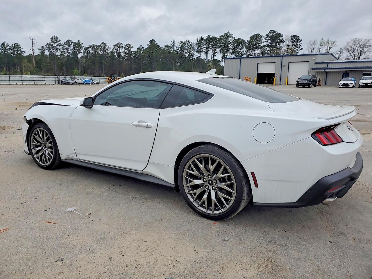 2025 FORD MUSTANG photo 3