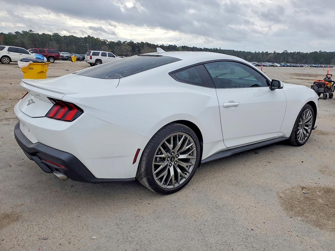 2025 FORD MUSTANG photo 5