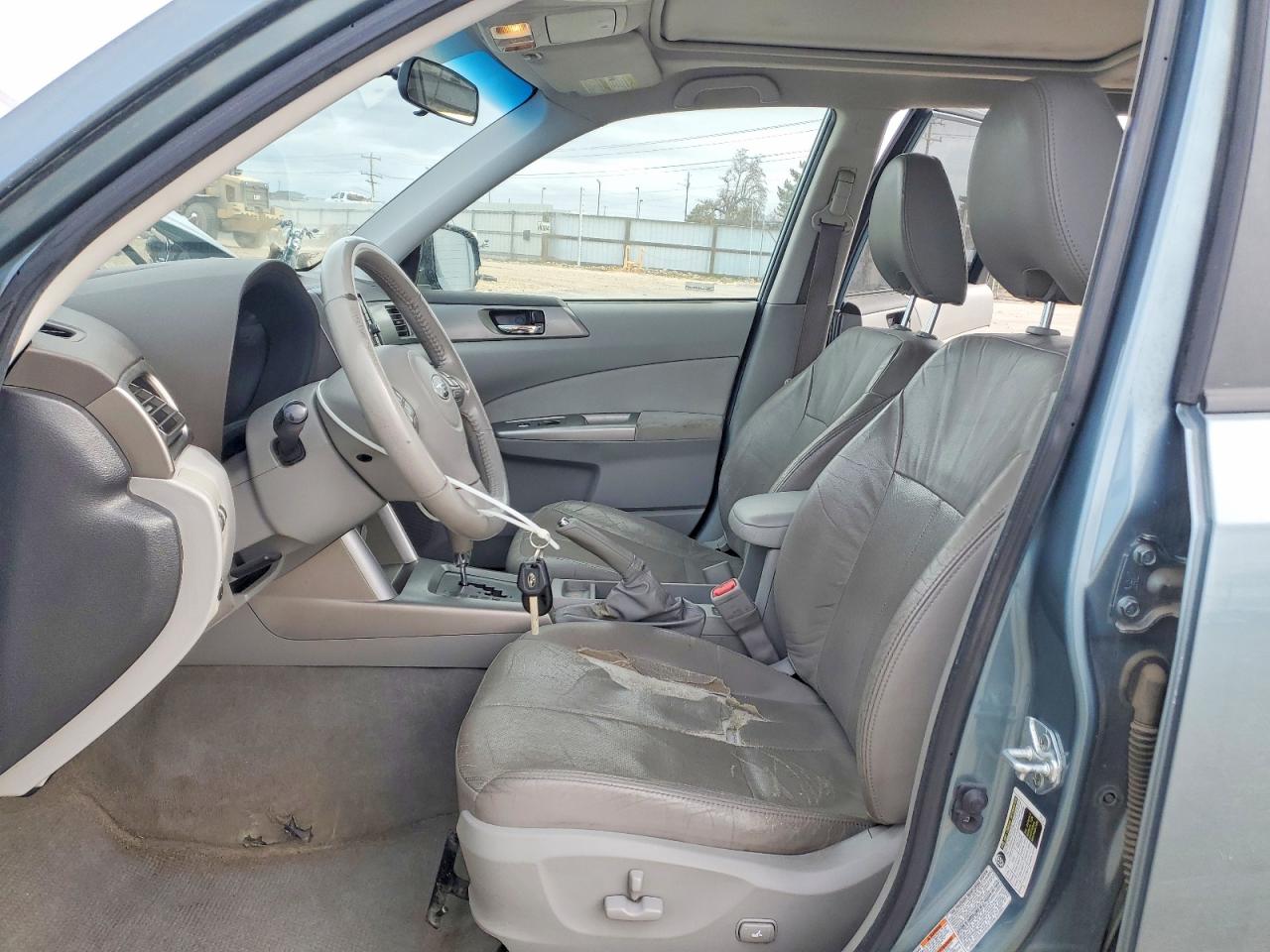 2009 SUBARU FORESTER photo 13