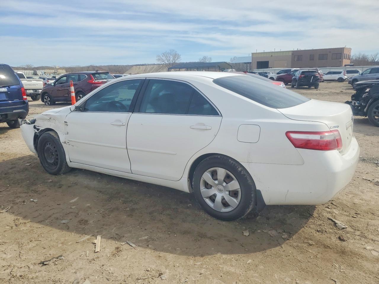 2009 TOYOTA CAMRY LE photo 2
