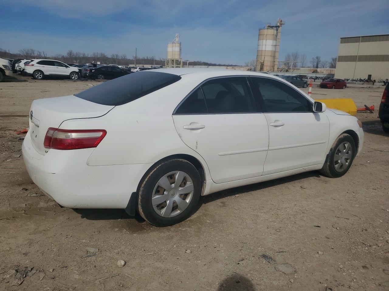 2009 TOYOTA CAMRY LE photo 3