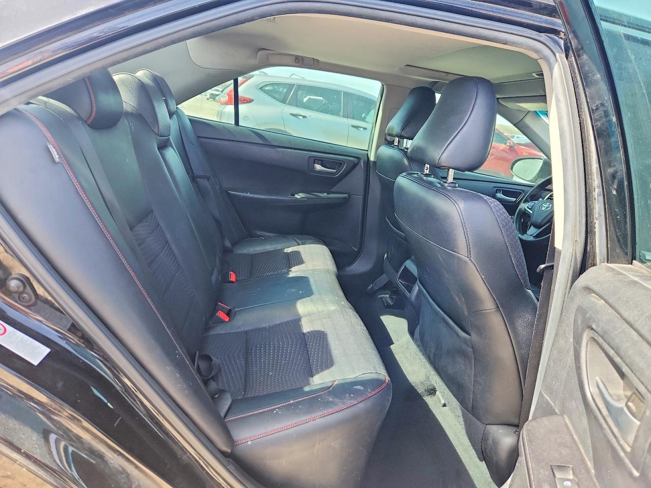 2015 TOYOTA CAMRY SE photo 19