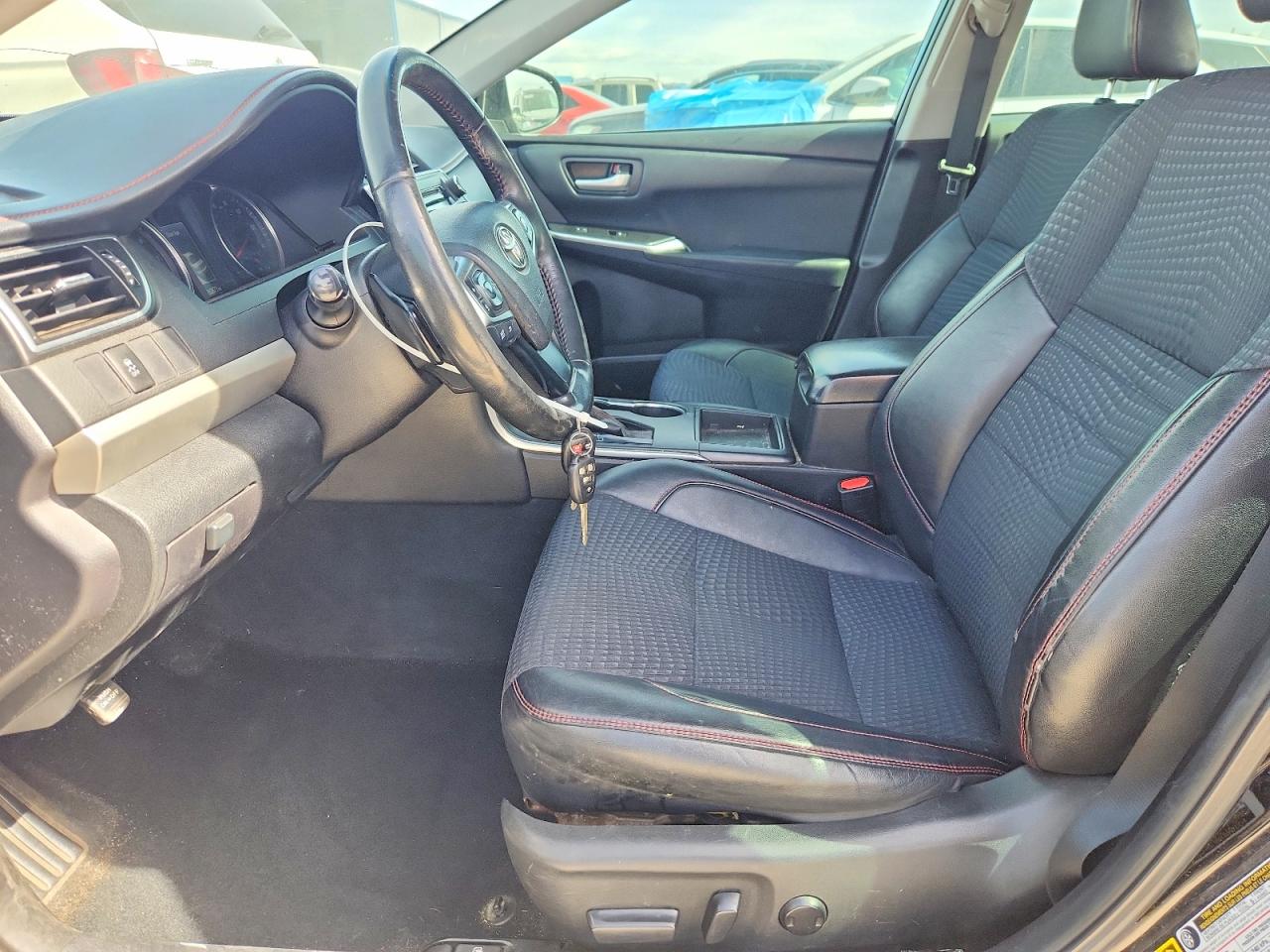 2015 TOYOTA CAMRY SE photo 13