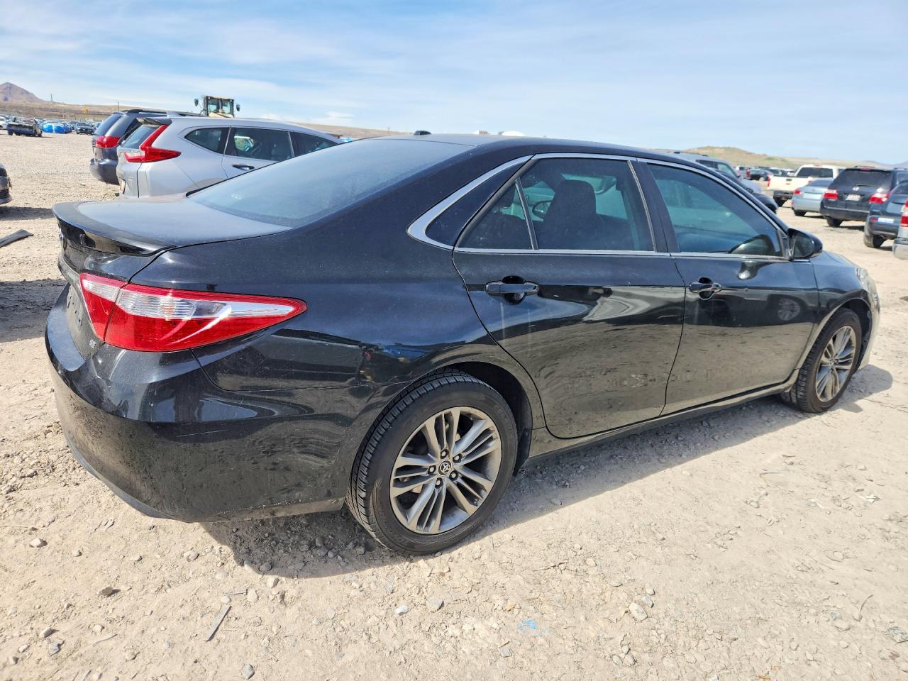 2015 TOYOTA CAMRY SE photo 5