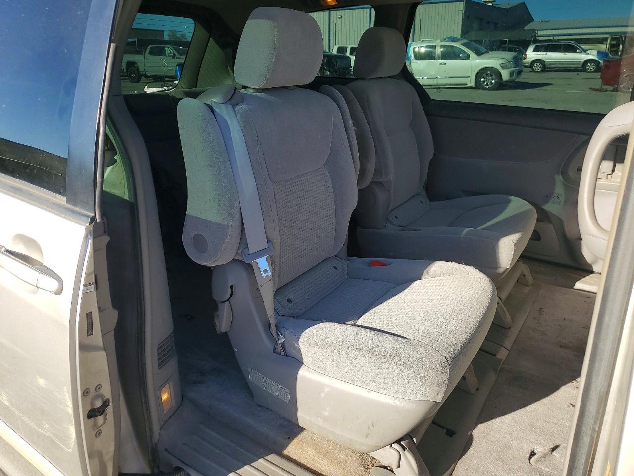 2008 TOYOTA SIENNA CE 7-PASSENGER photo 11