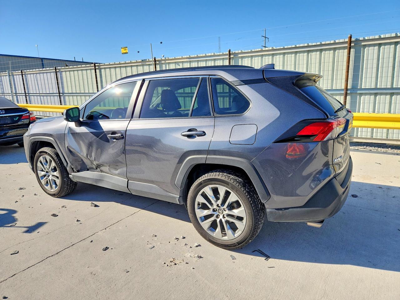 2021 TOYOTA RAV4 XLE PREMIUM photo 2