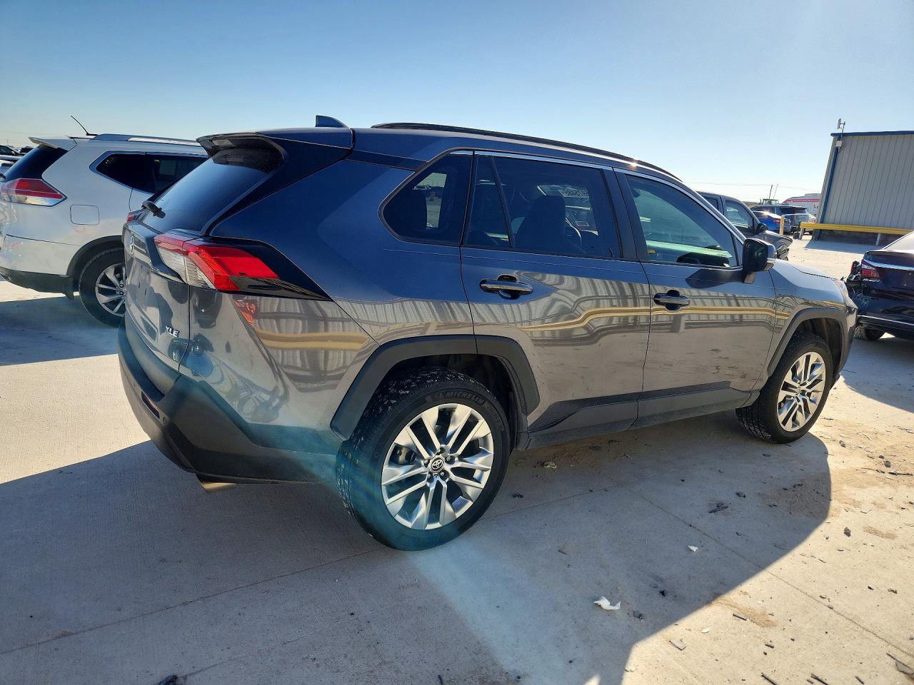 2021 TOYOTA RAV4 XLE PREMIUM photo 3