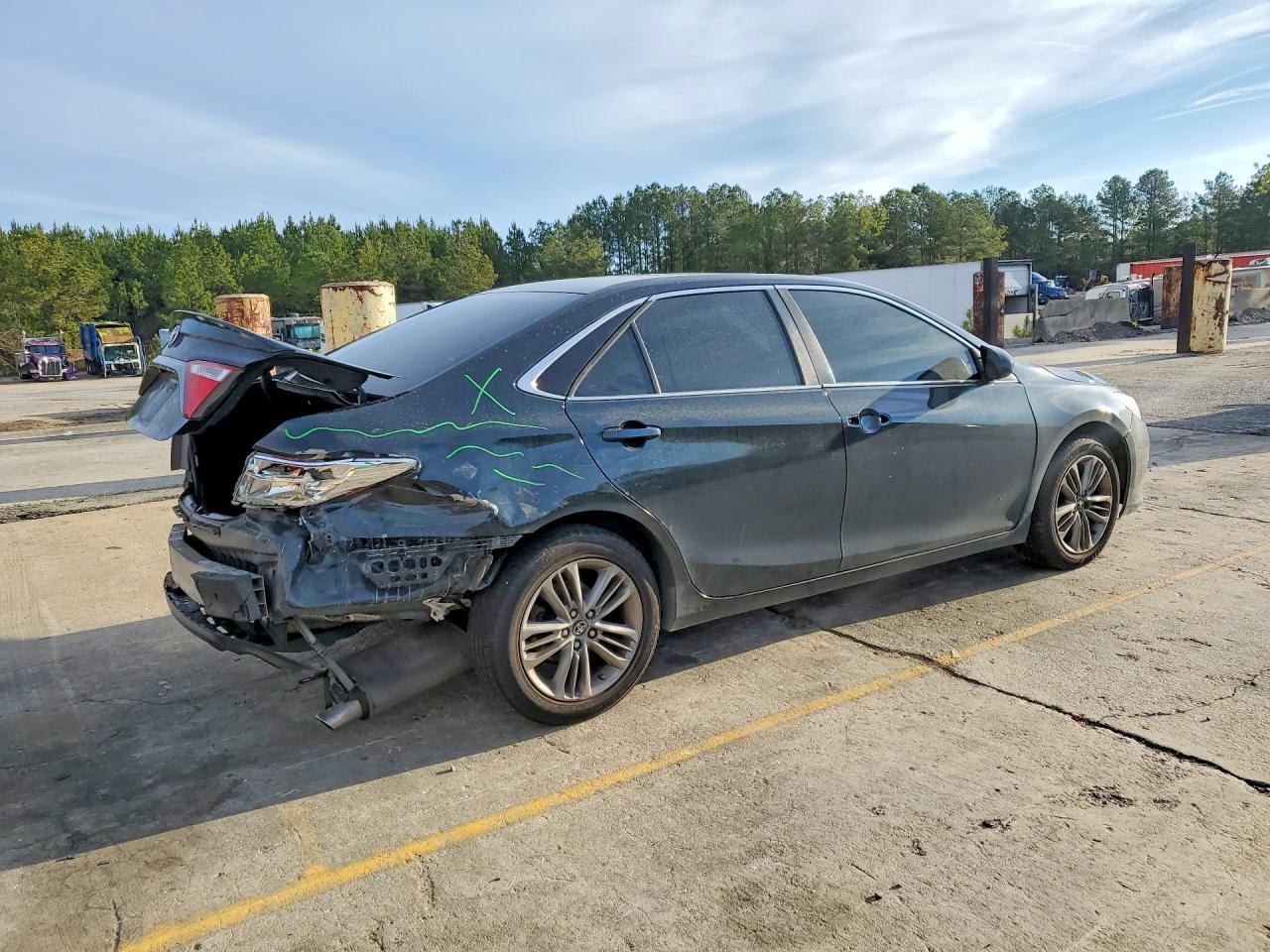 2016 TOYOTA CAMRY LE photo 5