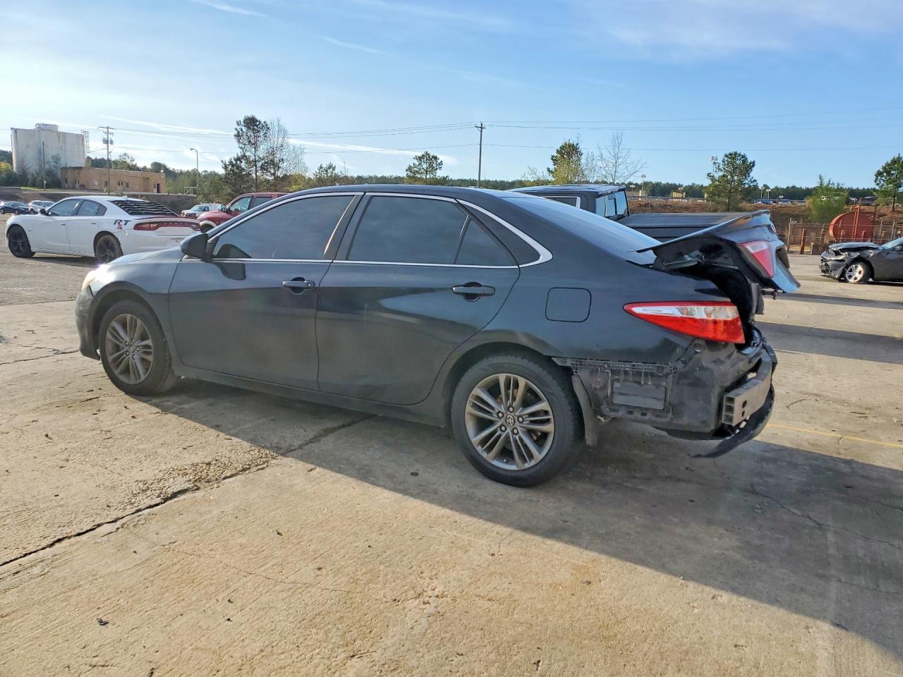 2016 TOYOTA CAMRY LE photo 3